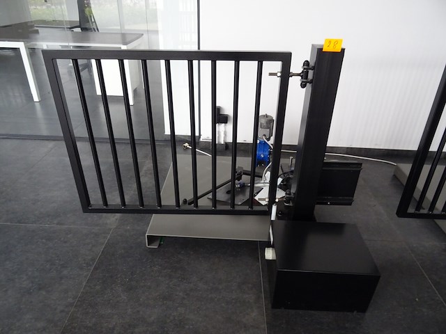 Elektrisch metalen poortje - afbeelding 1 van  3