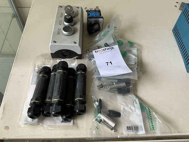 Elektrisch schakel onderdelen - afbeelding 1 van  1