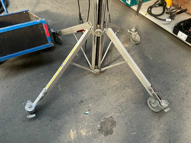 Elektrisch uitschuifbaar mobiel statief - afbeelding 2 van  7