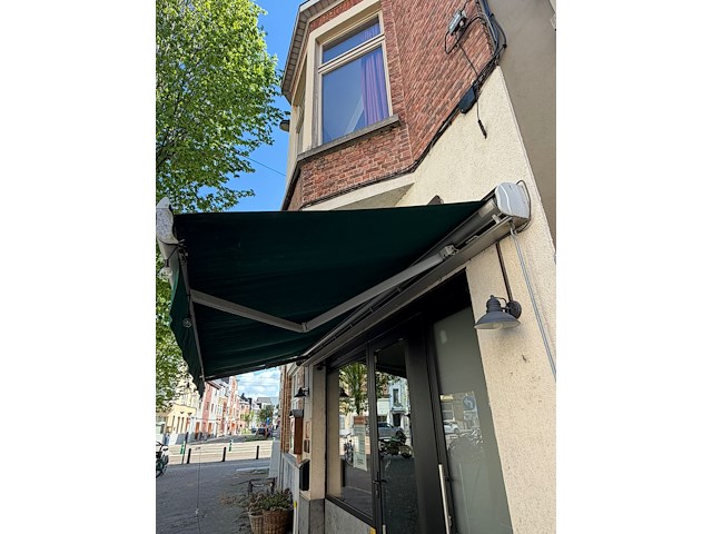 Elektrisch uitschuifbaar zonnescherm - afbeelding 2 van  4