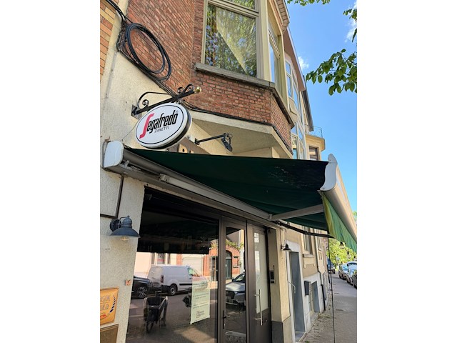 Elektrisch uitschuifbaar zonnescherm - afbeelding 3 van  4