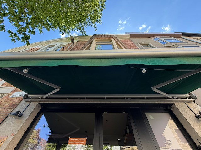Elektrisch uitschuifbaar zonnescherm - afbeelding 4 van  4