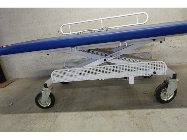 Elektrisch verrijdbare massagetafel - afbeelding 3 van  4