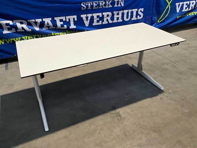 Elektrisch verstelbaar bureau - afbeelding 1 van  8