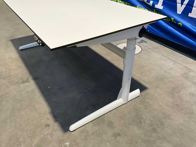 Elektrisch verstelbaar bureau - afbeelding 3 van  8