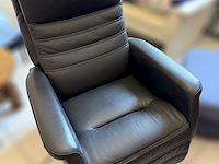 Elektrisch verstelbare relaxfauteuil in leer - afbeelding 1 van  3