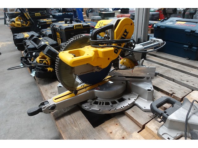 Elektrische afkortzaagmachine dewalt - afbeelding 1 van  4