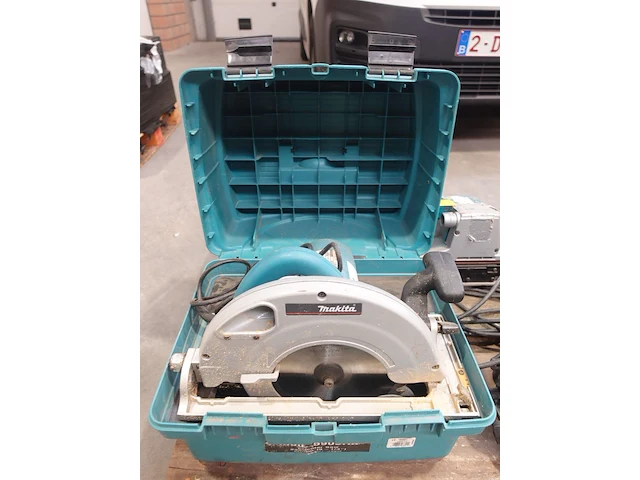 Elektrische afkortzaagmachine makita - afbeelding 1 van  4
