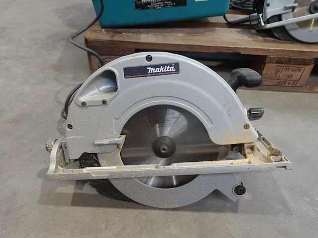 Elektrische afkortzaagmachine makita - afbeelding 2 van  4
