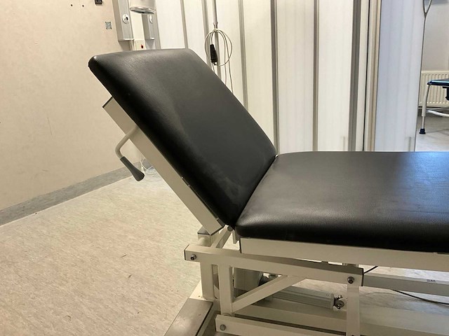 Elektrische behandelbank - afbeelding 6 van  7