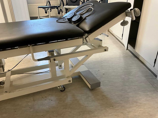 Elektrische behandelbank - afbeelding 3 van  3