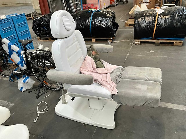 Elektrische behandelstoel - afbeelding 4 van  10