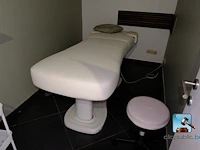 Elektrische behandeltafel voor verzorging en massage