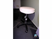 Elektrische behandeltafel voor verzorging en massage - afbeelding 8 van  14