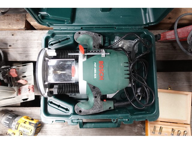 Elektrische bovenfrees bosch - afbeelding 1 van  7