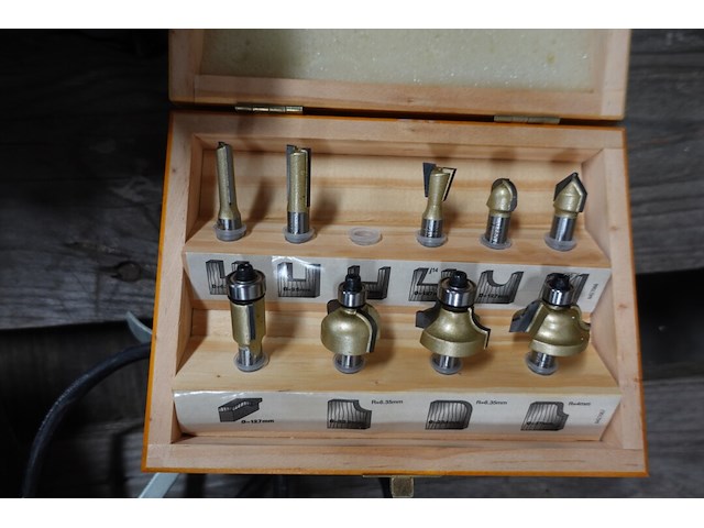 Elektrische bovenfrees bosch - afbeelding 5 van  7