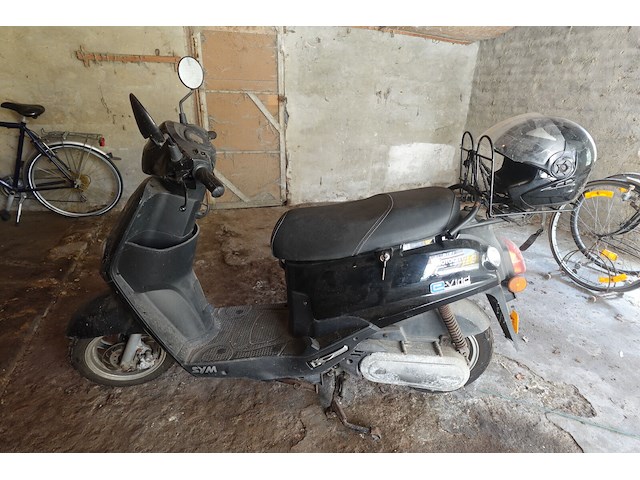 Elektrische bromfiets sym - afbeelding 2 van  4