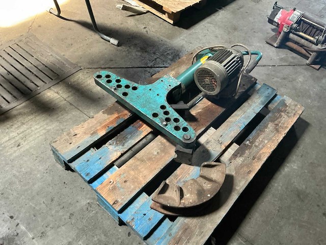 Elektrische buizenbuigmachine - afbeelding 1 van  4