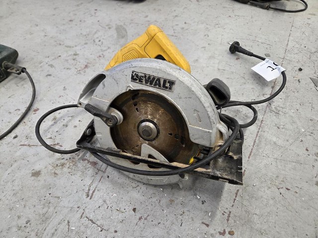 Elektrische cirkelzaag dewalt dwe560-qs - afbeelding 1 van  3