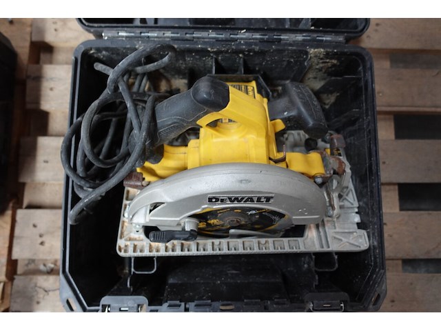 Elektrische cirkelzaagmachine dewalt - afbeelding 1 van  1