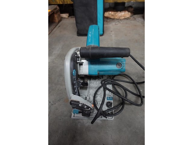 Elektrische cirkelzaagmachine makita - afbeelding 2 van  6