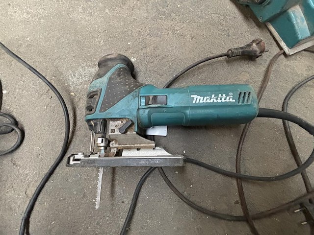 Elektrische decoupeerzaag makita - afbeelding 1 van  2