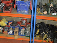 Elektrische dweil black&decker , wekker, weegschaal, wasmand, partij kommen, schalen en potjes - afbeelding 13 van  15