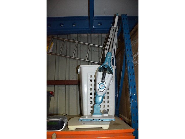 Elektrische dweil black&decker , wekker, weegschaal, wasmand, partij kommen, schalen en potjes - afbeelding 14 van  15