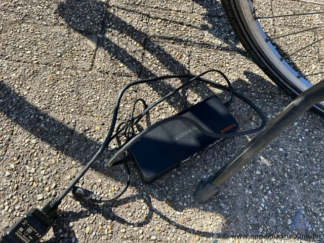 Elektrische fiets shimano, batterij shimano, met sleutel, met lader, nummer 702-287, werking niet gekend - afbeelding 5 van  5