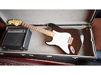 Elektrische gitaar inclusief versterker en kist. - afbeelding 1 van  2