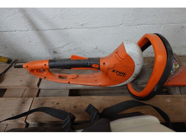Elektrische haagschaar stihl + rugsproeier - afbeelding 2 van  7