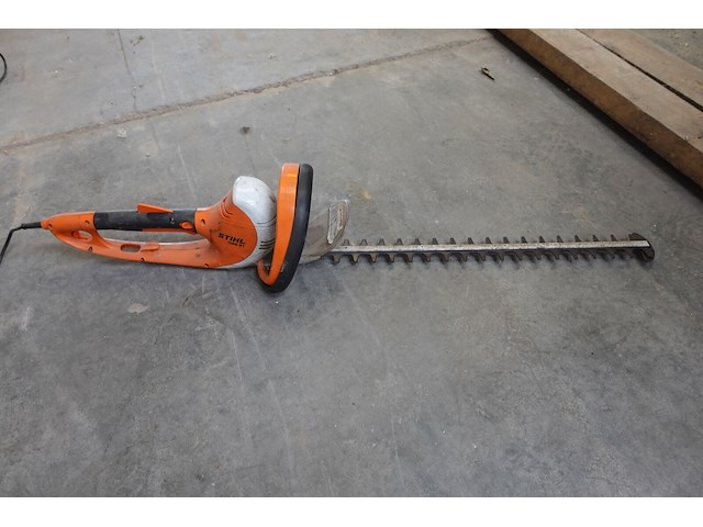 Elektrische haagschaar stihl + rugsproeier - afbeelding 3 van  7