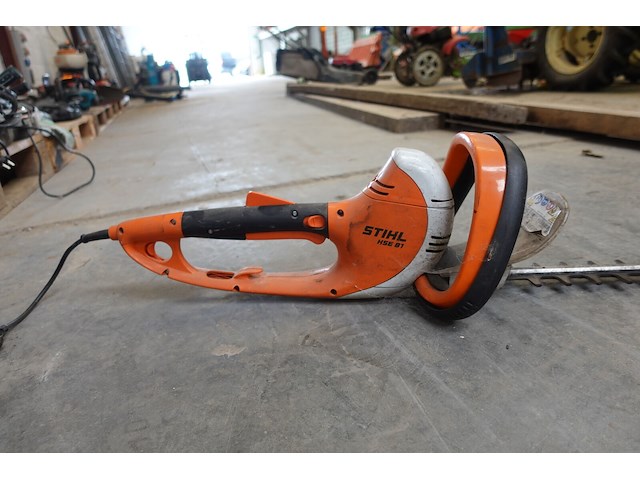 Elektrische haagschaar stihl + rugsproeier - afbeelding 4 van  7