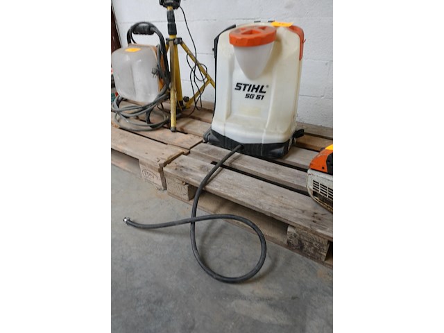Elektrische haagschaar stihl + rugsproeier - afbeelding 7 van  7