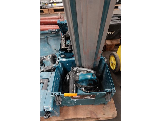 Elektrische handcirkelzaagmachine makita - afbeelding 1 van  6