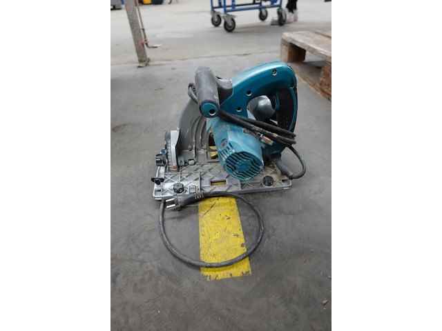 Elektrische handcirkelzaagmachine makita - afbeelding 2 van  6