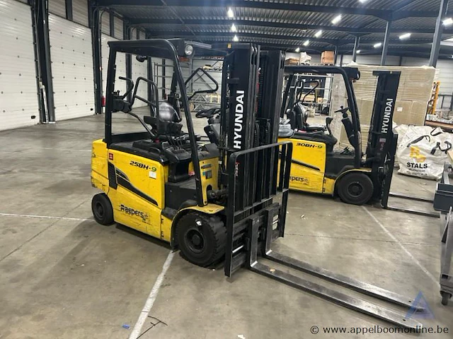 Elektrische heftruck, hyundai 25bh-9, 3.559 u, hefvermogen 2275 kg, hefhoogte 4,73 m, 80v, 700 ah, 3.244 kg. werking niet gekend. - afbeelding 1 van  6
