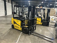 Elektrische heftruck, hyundai 25bh-9, 3.559 u, hefvermogen 2275 kg, hefhoogte 4,73 m, 80v, 700 ah, 3.244 kg. werking niet gekend.