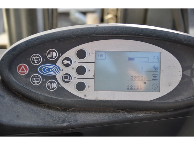 Elektrische heftruck still - afbeelding 5 van  8