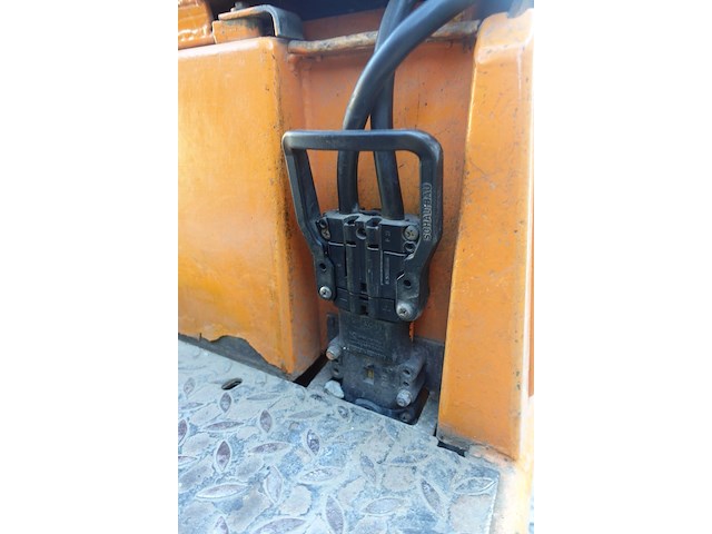 Elektrische heftruck still - afbeelding 8 van  21