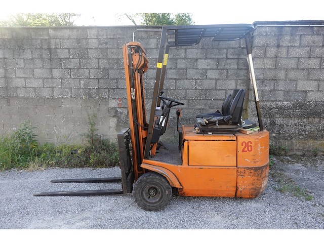 Elektrische heftruck still - afbeelding 1 van  21