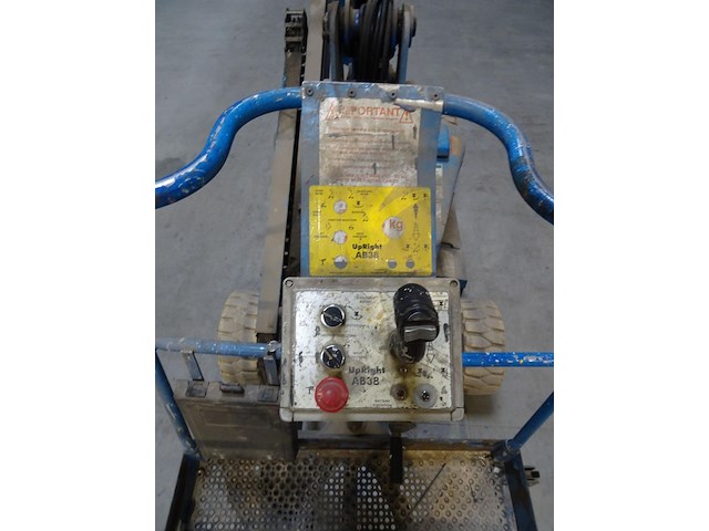Elektrische hoogtewerker upright - afbeelding 7 van  12