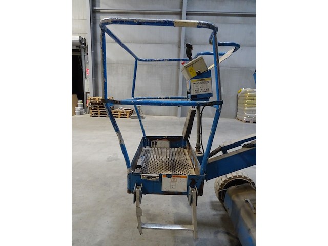 Elektrische hoogtewerker upright - afbeelding 8 van  12