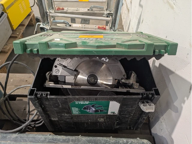 Elektrische invalzaag hikoki - afbeelding 1 van  4