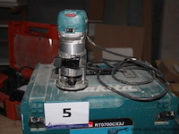 Elektrische kantenfrees makita, rt0700c - afbeelding 1 van  3