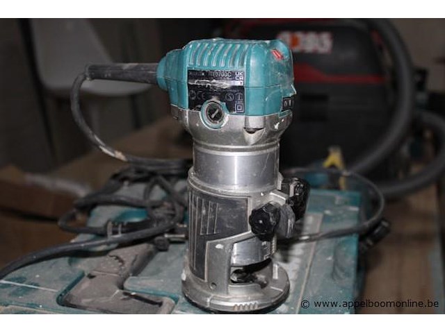 Elektrische kantenfrees makita, rt0700c - afbeelding 2 van  3