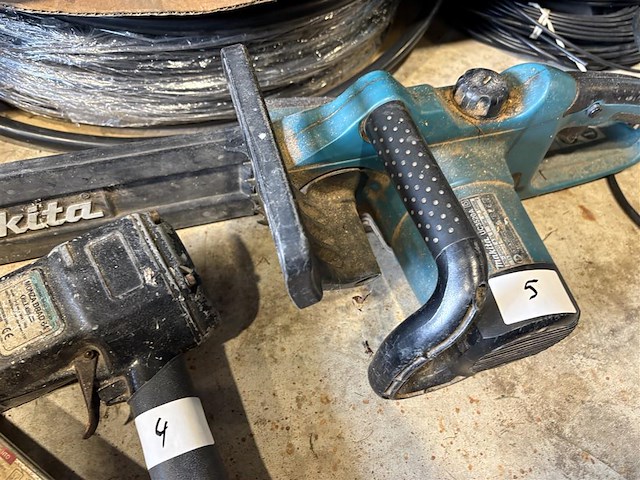 Elektrische kettingzaag makita - afbeelding 2 van  3