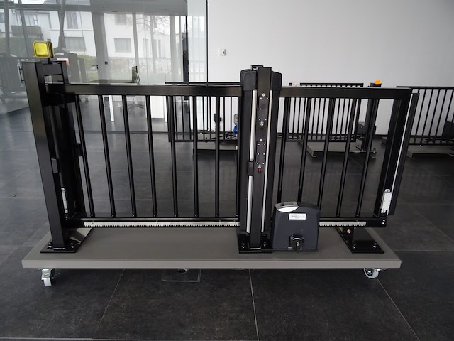 Elektrische metalen schuifpoort - afbeelding 1 van  6