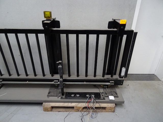 Elektrische metalen schuifpoort - afbeelding 2 van  5