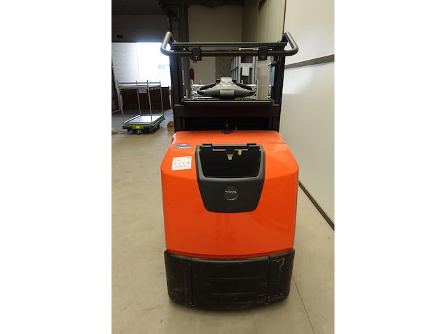 Elektrische orderpicker toyota + orderpickkar multitube - afbeelding 13 van  19